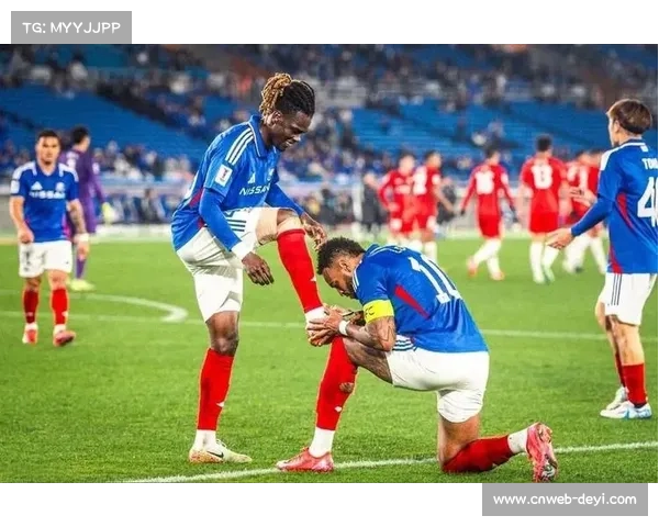 上海海港新援让·克劳德合练，中超球队关注外援腰